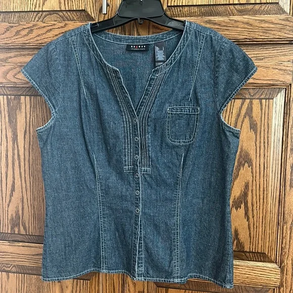 Access cap sleeve denim top with white topstitching - Picture 1 of 5